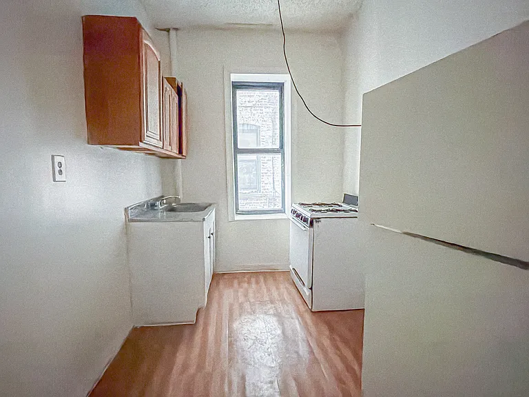 395 Maple St #R1 — Photo 2