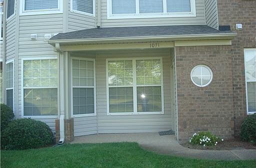 3rd image of 1071 Grand Oak Ln