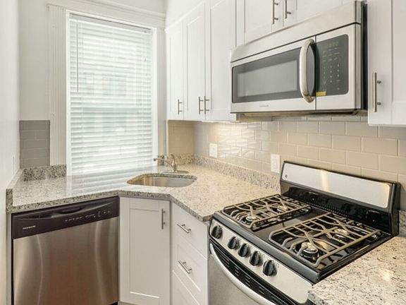 3rd image of 90 Westland Ave Ste 1