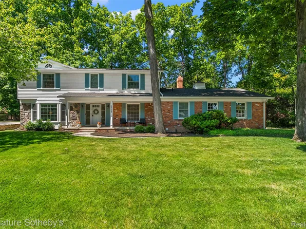 5748 Cherry Crest Dr, West Bloomfield, MI 48322