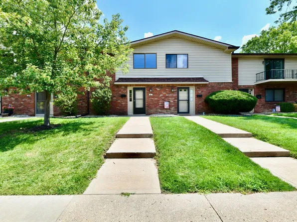 31 Trails End, Greenwood, IN 46142