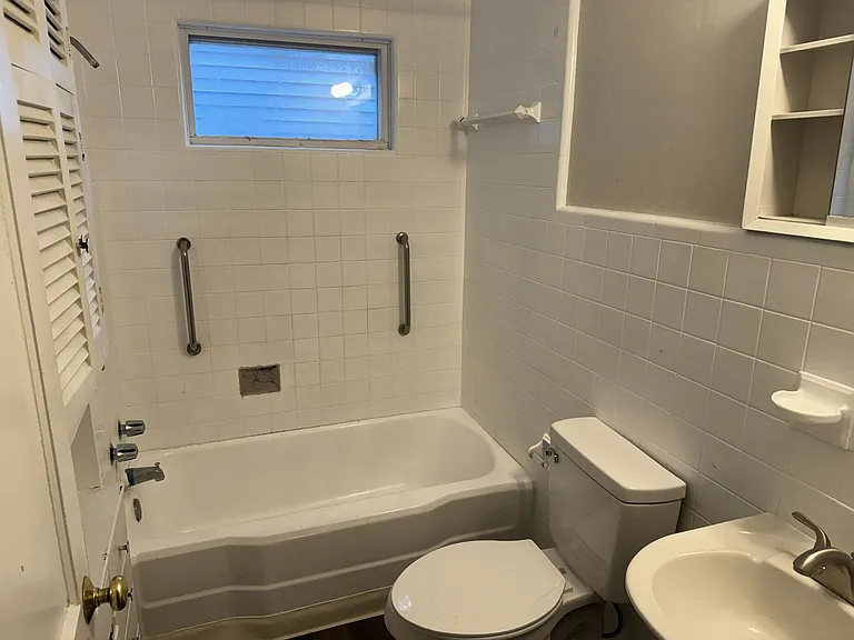 206 Charles St — Photo 2