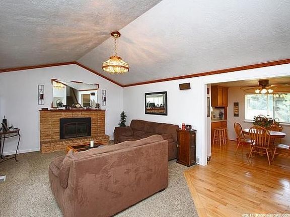 Brick Gas FP vaulted ceiling