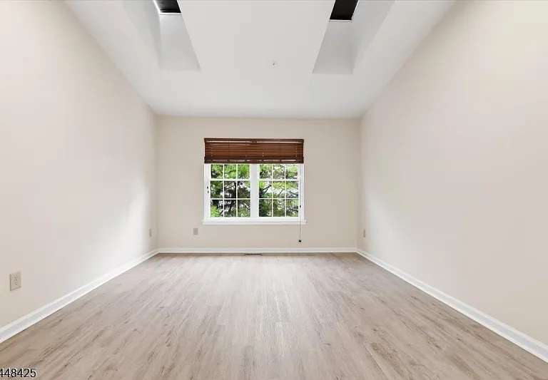 604 Knollwood Ct — Photo 27