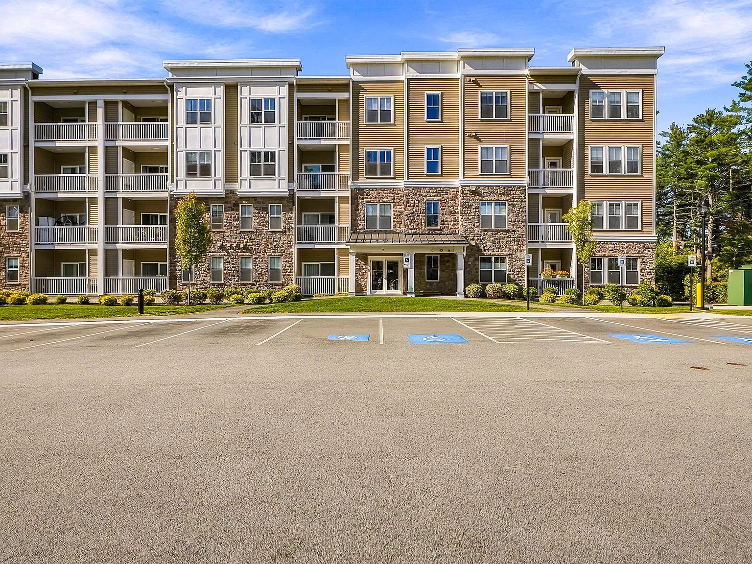 1 bed, 1.0 bath, 1045 sqft, $2,800 — Photo 1