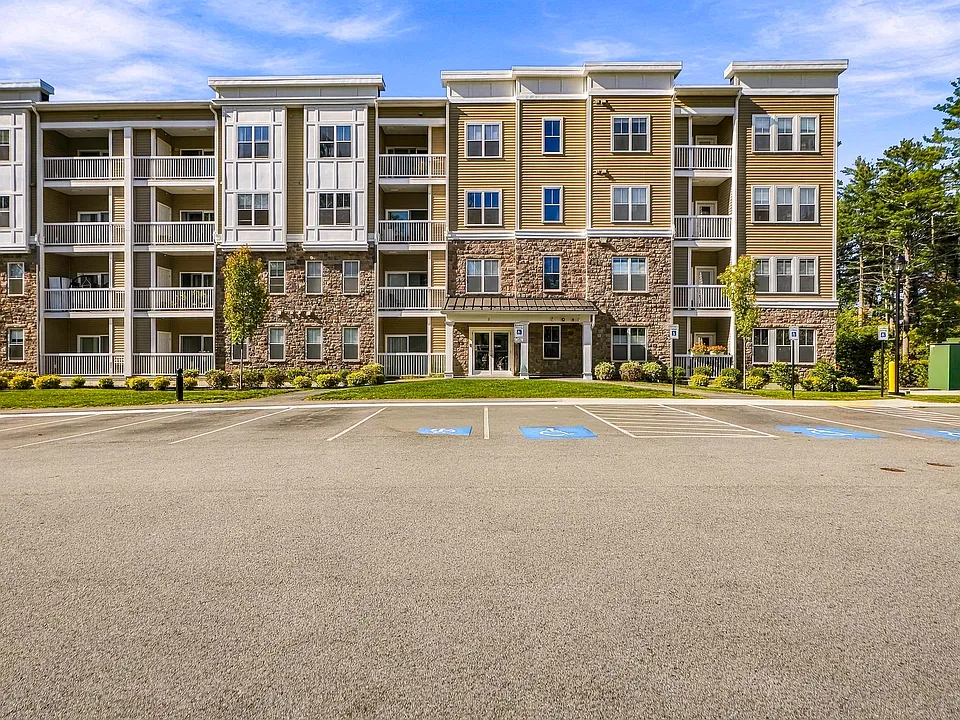 2 Winslow Ln #404