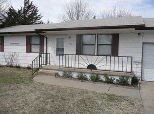 1321 Applewood Ln, Newton, KS 67114