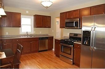 4th image of 1651 Fremont Ave