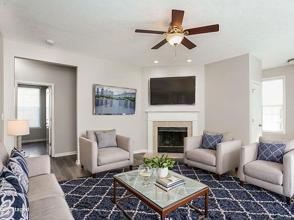4th image of 3400 Roundlake Ln