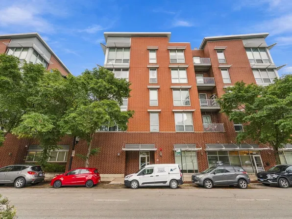2035 S Indiana Ave APT 211, Chicago, IL 60616