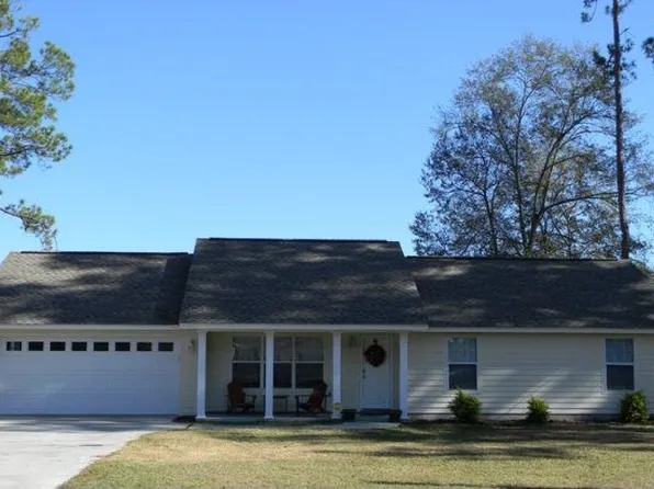 155 Colonial Dr, Baxley, GA 31513