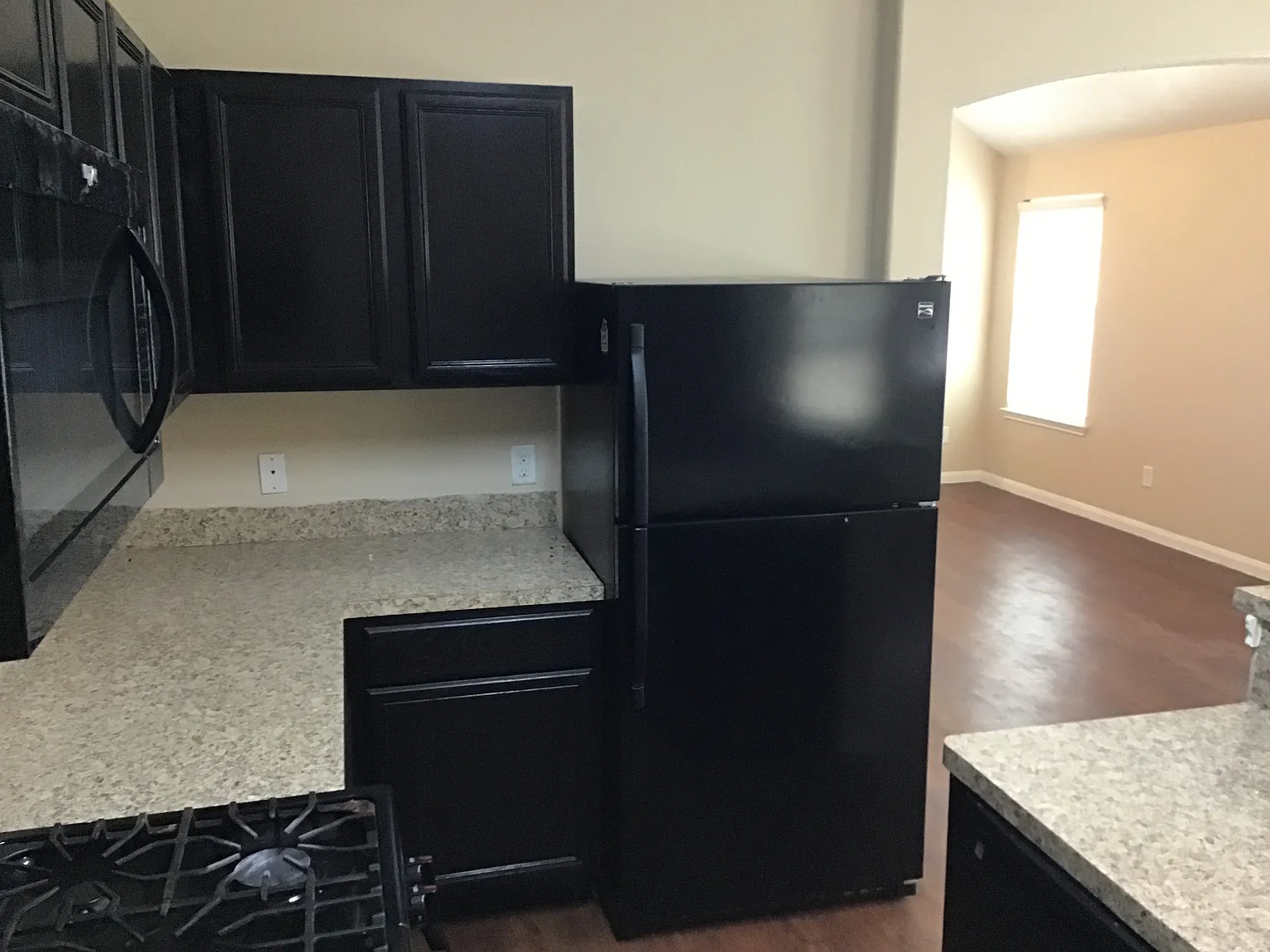 3 bed, 2.0 bath, 1192 sqft, $1,695 — Photo 3