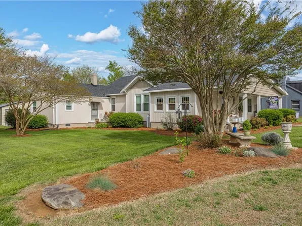 271 N Main St, Denton, NC 27239