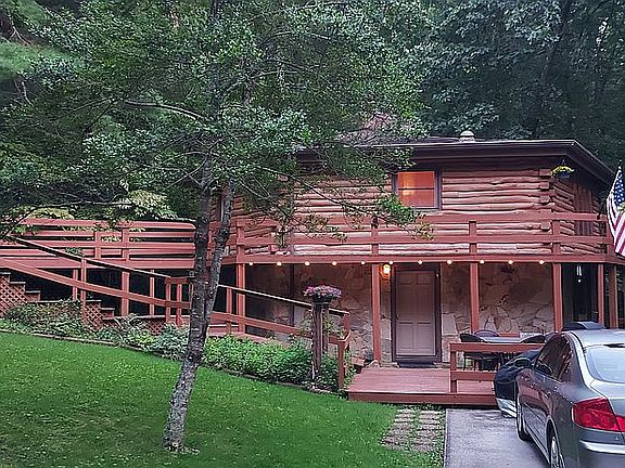 3rd image of 31 Robin Hood Ct