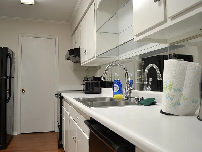 1008 Sandlin Pl #J — Photo 7