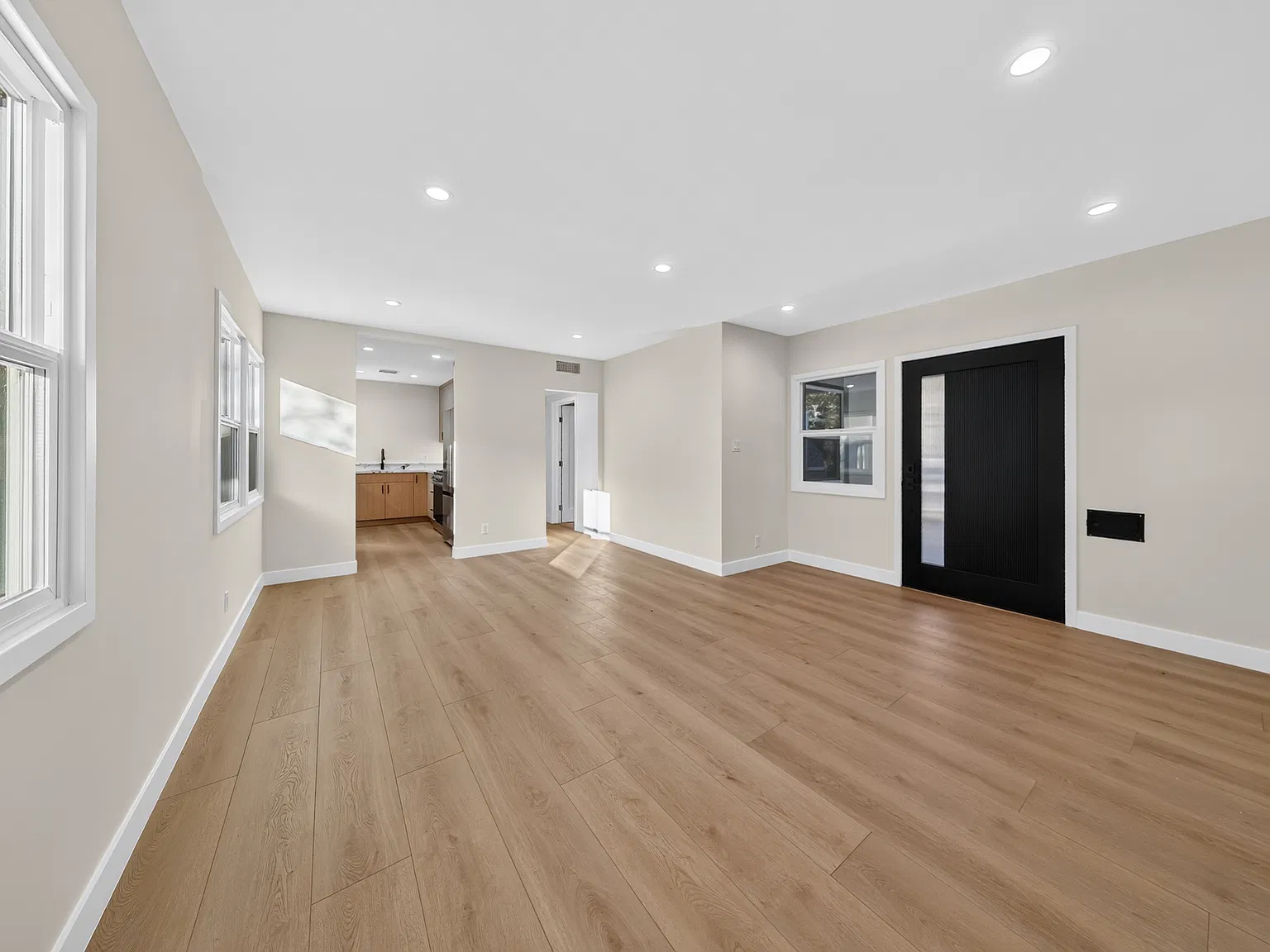 1215 N Verdugo Rd — Photo 4