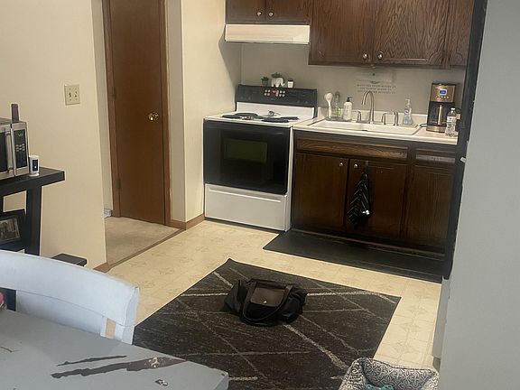 5th image of 464 Pullman Ave #3