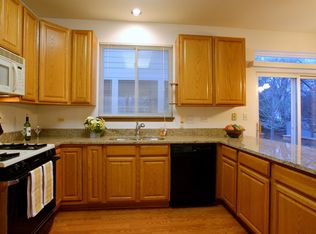 556 Quincy Ct, Lindenhurst, IL 60046