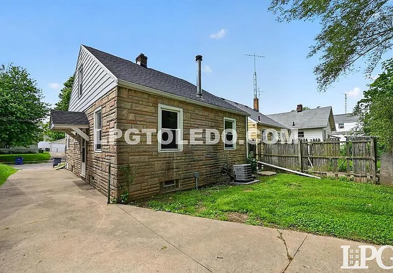 4406 Asbury Dr — Photo 35