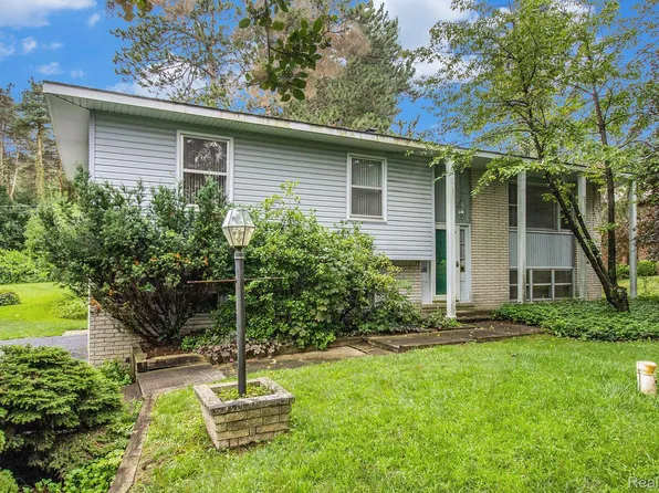 630 S Newman Rd, Lake Orion, MI 48362