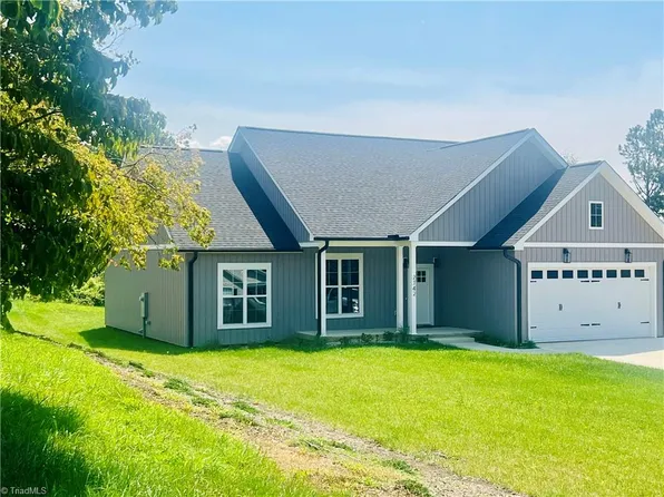 2142 Elizabeth Dr, Mount Airy, NC 27030