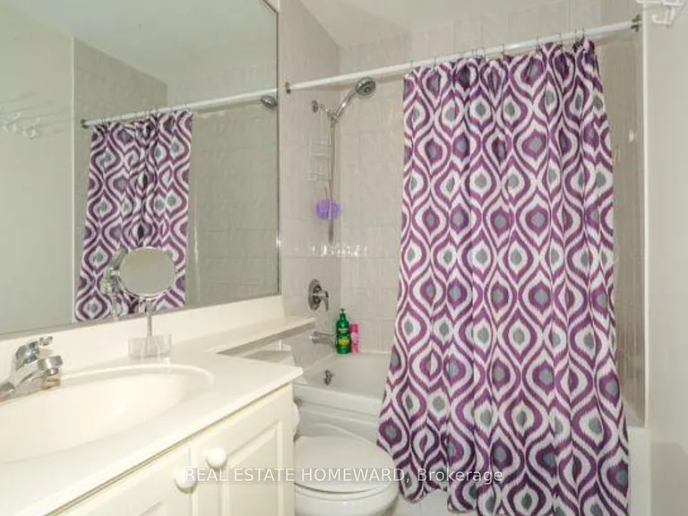 18 Lee Centre Dr #Penthouse 305 — Photo 5