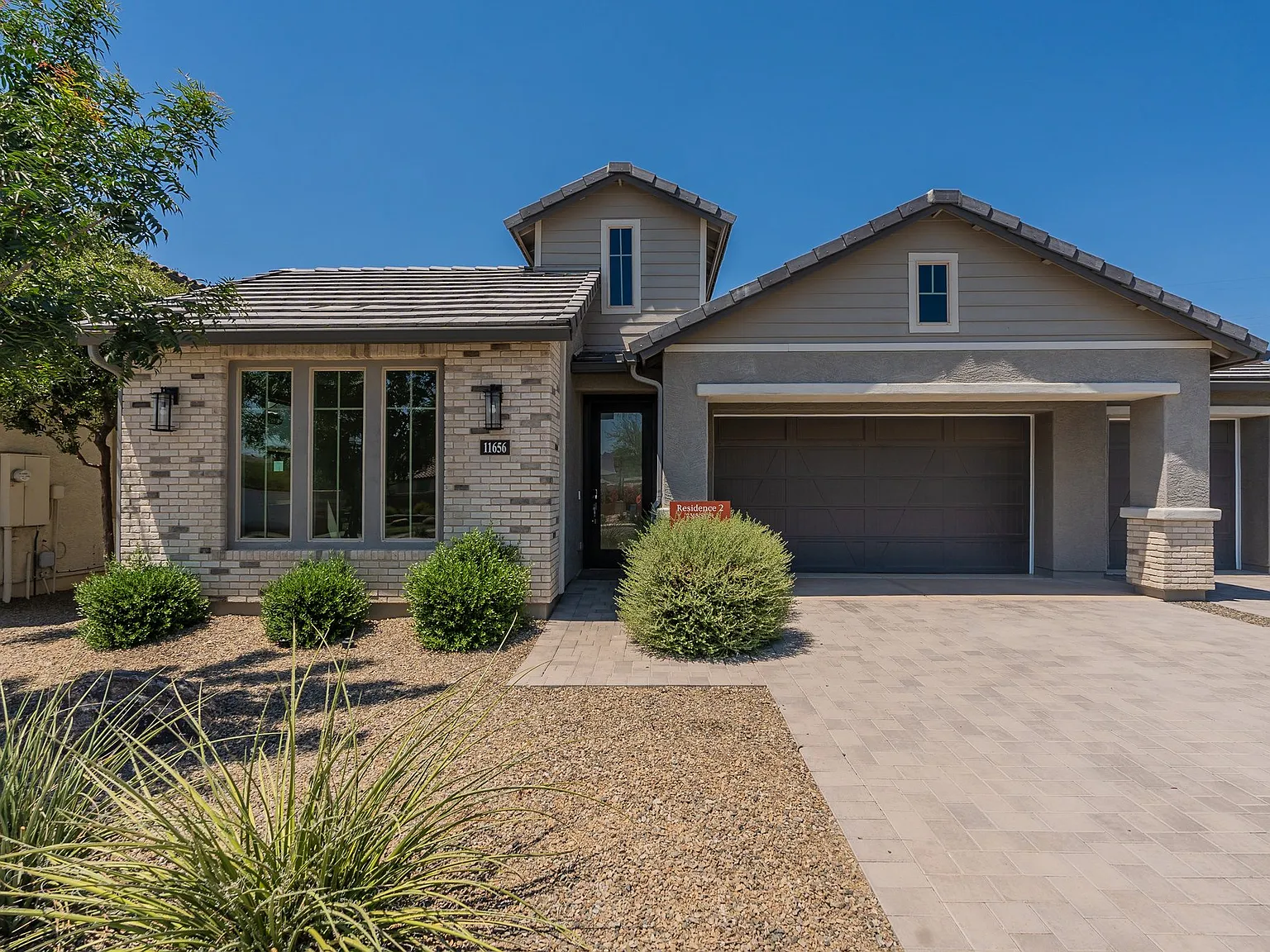 11656 W Luxton Ln — Photo 2