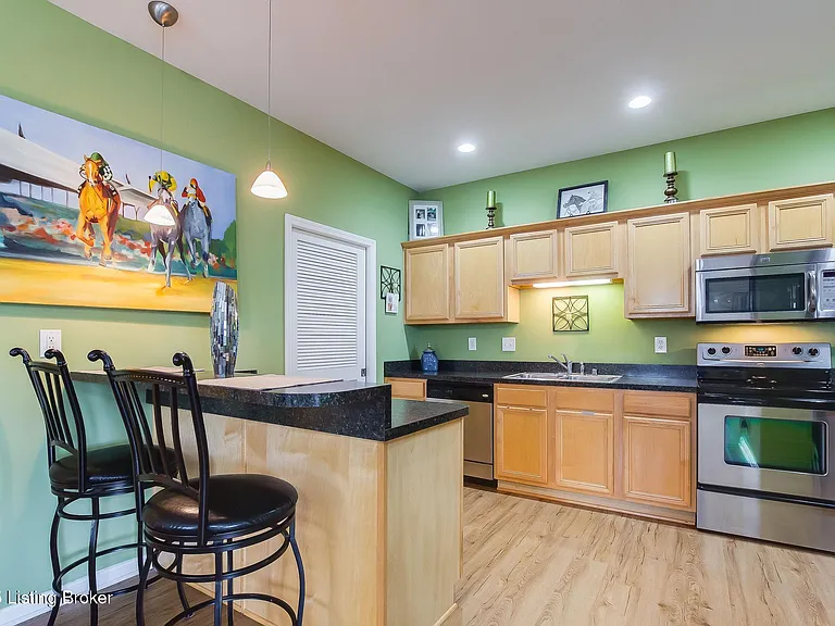 203 S Dorsey Ln #0 — Photo 9