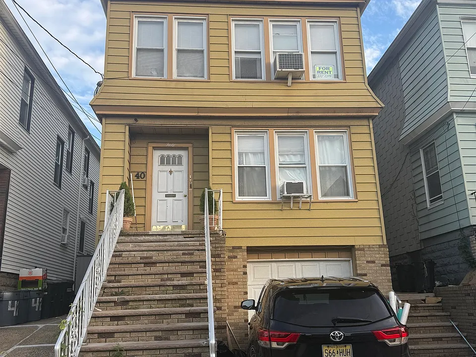 40 E 4th St #2