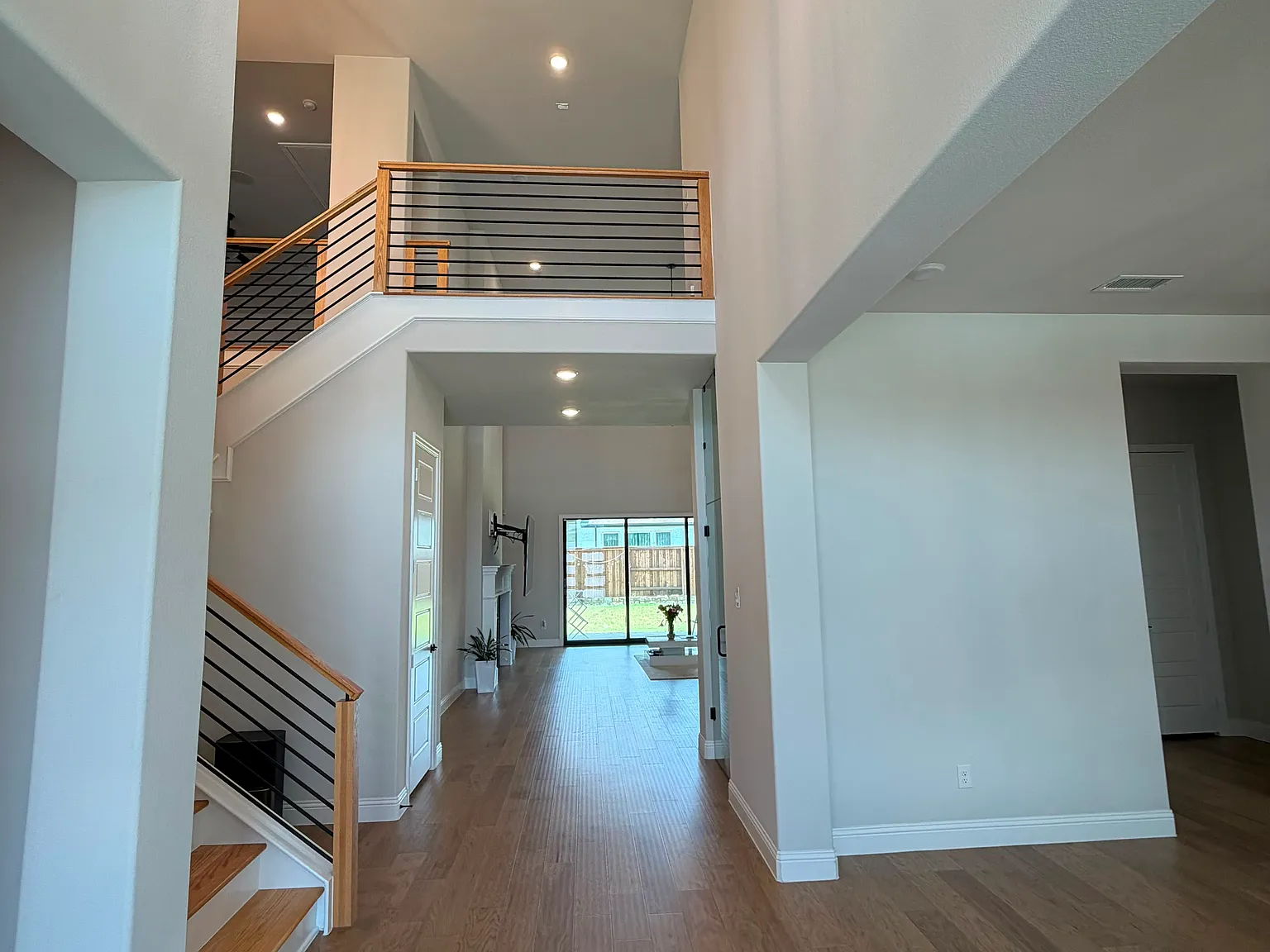 5 bed, 5905 sqft, $7,000 — Photo 4