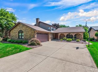 1131 N White Fence Ln, Addison, IL 60101