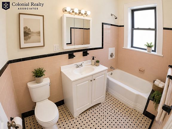 4th image of 1461 Beacon St #34