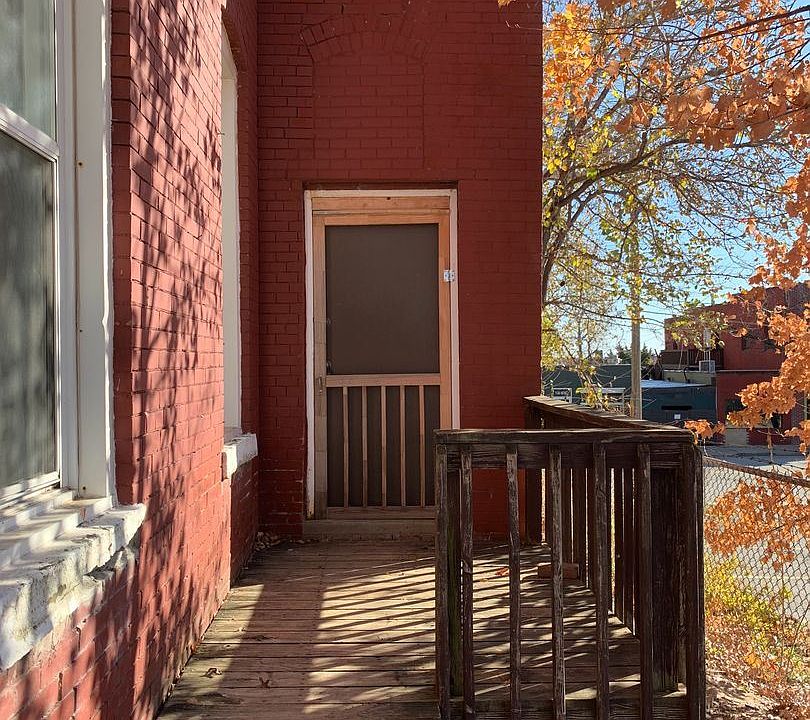 1st image of 1652 Summit St APT A