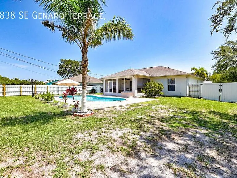 1838 SE Genaro Ter — Photo 7