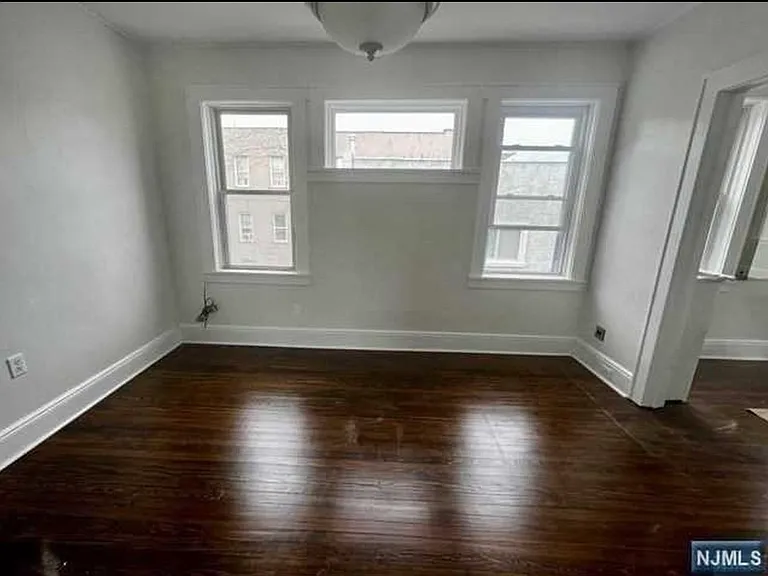 85 Macarthur Ave #2 — Photo 6