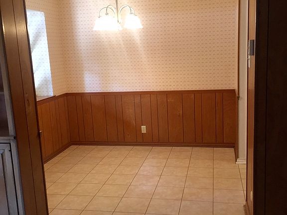 4th image of 5216 Lake Shore Dr