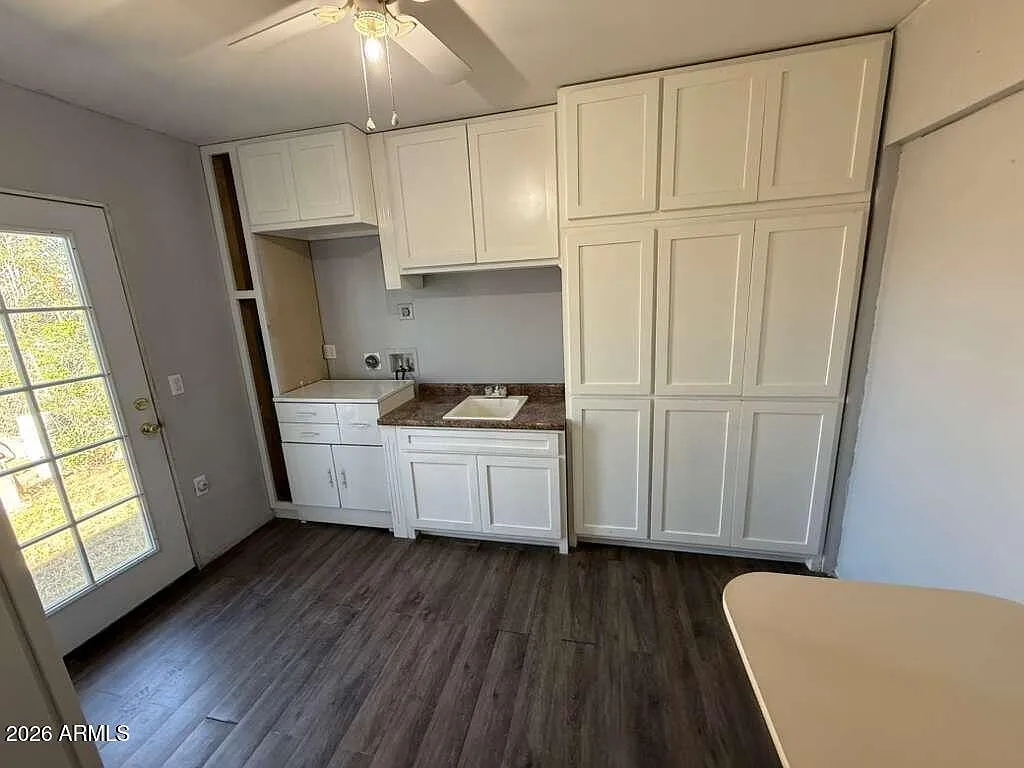 1 bed, 1.0 bath, 400 sqft, $650 — Photo 2
