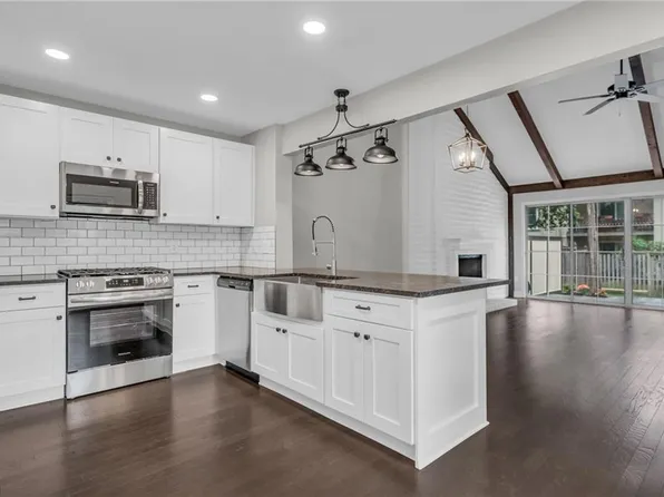 6751 W 108th Ter, Overland Park, KS 66211