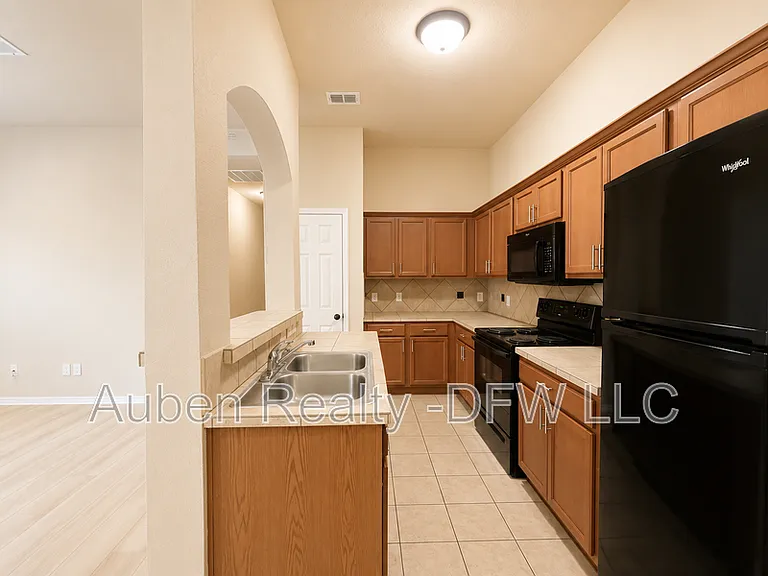 1330 Piedmont Dr — Photo 8