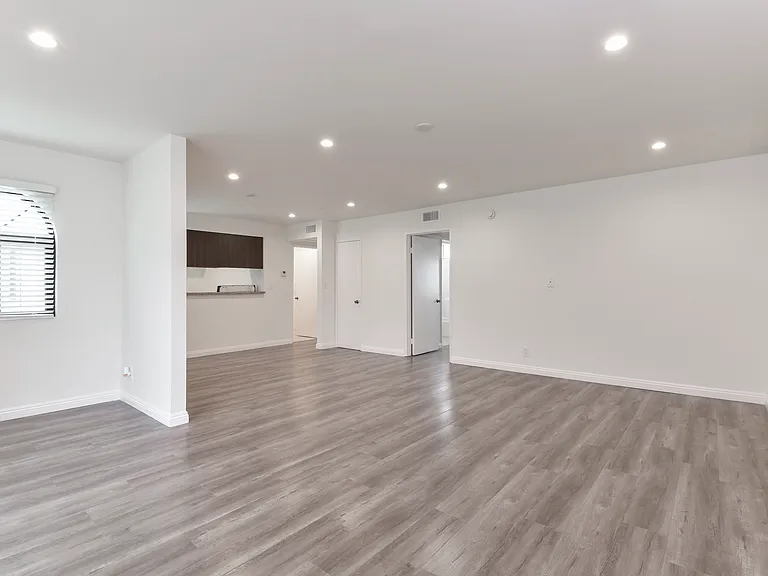 1021 Linden Ave #6 — Photo 5