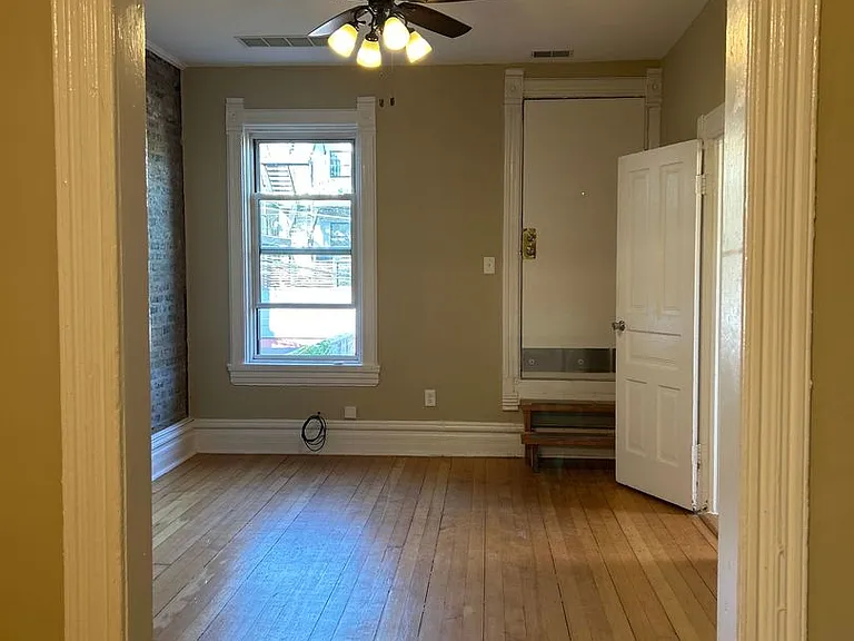 862 N Hermitage Ave #1R — Photo 3