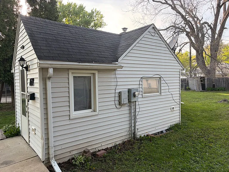 1513 2nd St NE — Photo 3