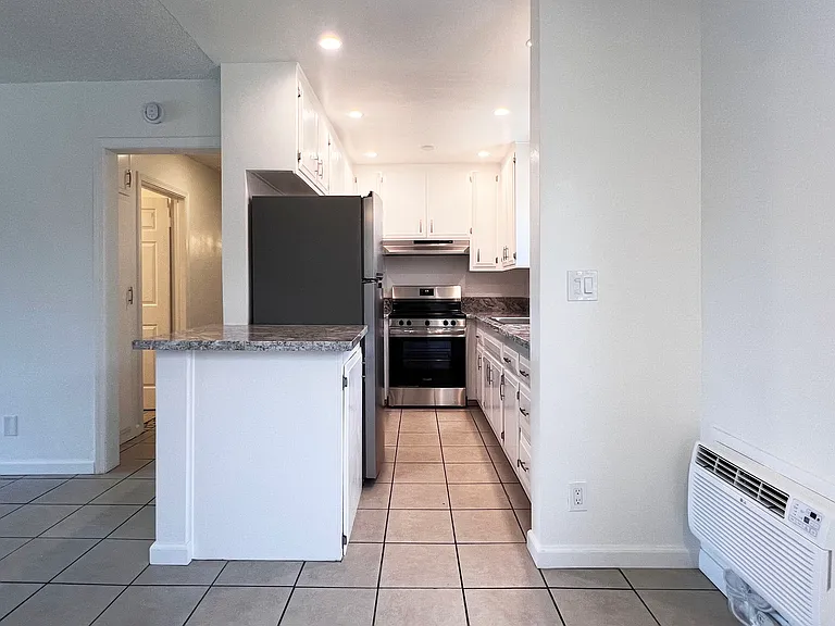 1419 S Orange Ave #15 — Photo 6