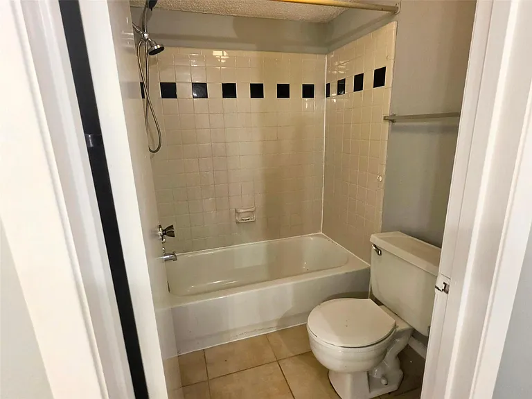 10526 Chapel Hill Dr — Photo 13