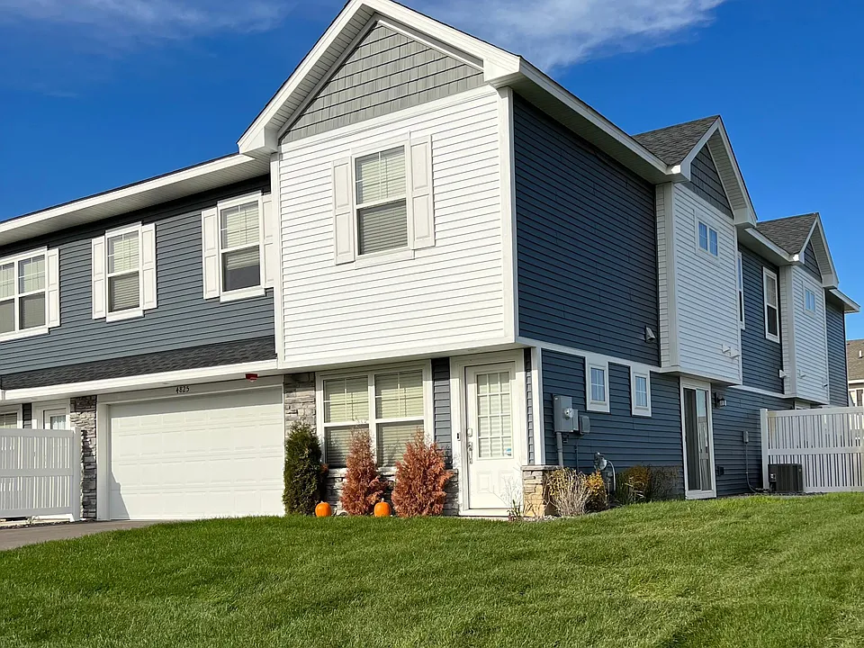 4825 Martingale Dr
