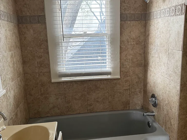 927 S Cox St — Photo 14