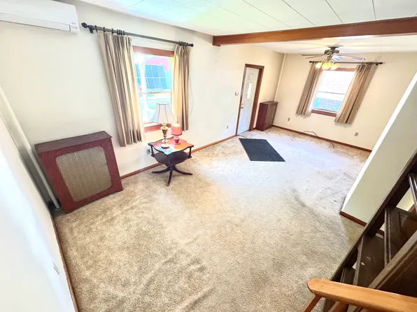 8 Loomis Park Rd, Wilkes Barre, PA 18706