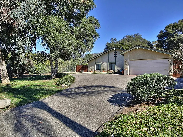 974 N Patterson Ave — Photo 3