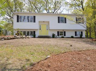 26 Bev Cir, Cranston, RI 02920