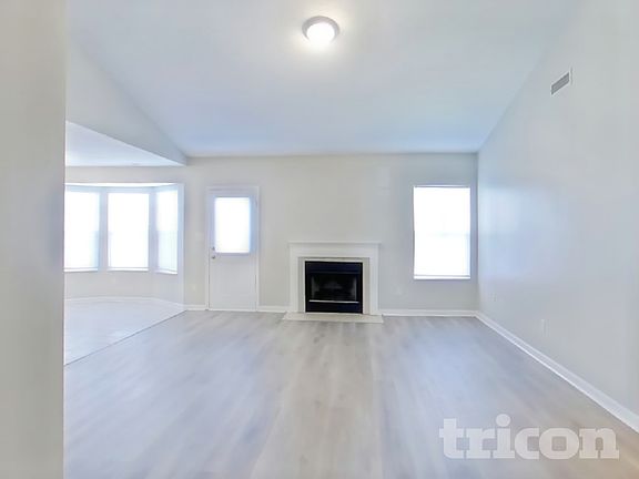 3rd image of 477 Yorktown Ln